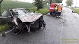 Opel vletěl v zatáčce do protisměru: Tři zranění! Řidič nabouraného auta zmizel