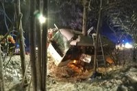 Autobus na Tachovsku se smýkl na ledu: Šest dělníků z montoven se zranilo