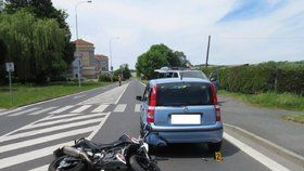 Motocyklista (†41) se srazil v Turnově s autem: Drsný náraz nepřežil!