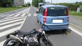 Holka (17) na motorce nedobrzdila: Stroj položila a trefila Pandu