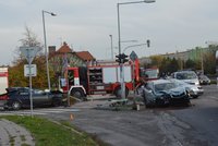 Policejní honička skončila děsivou bouračkou: Řidič prchal kvůli zákazu pobytu!