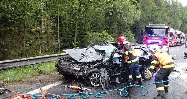 Nehoda u Hrušovan stála život i druhé dítě! Proč vyjela řidička mimo vozovku? (ilustrační foto)