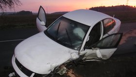 Mladý řidič (20) při předjíždění naboural dvě další auta.