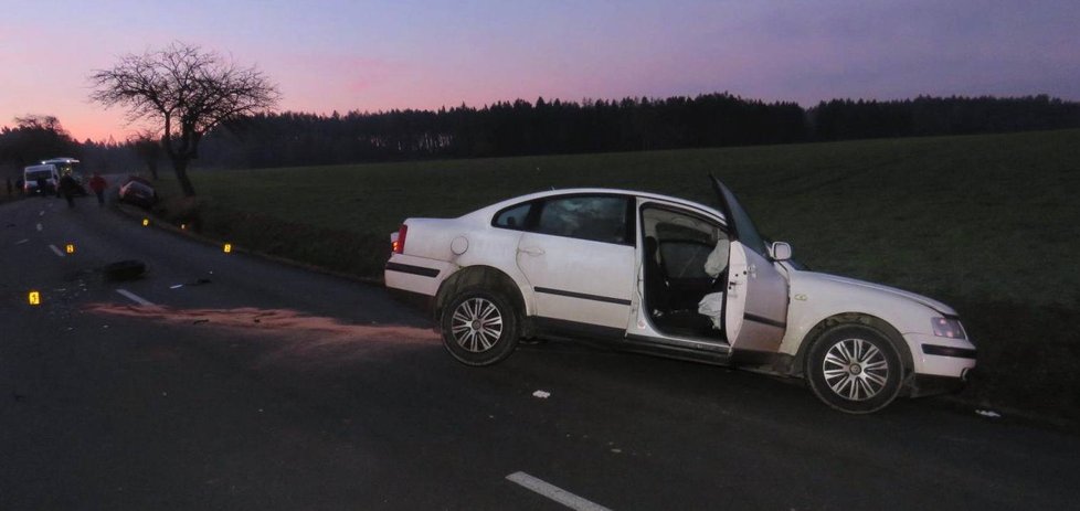 Mladý řidič (20) při předjíždění naboural dvě další auta.