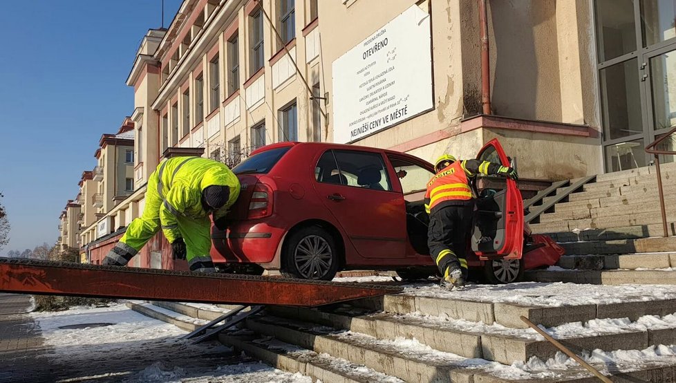 Kuriózní nehoda v Karlovarském kraji. (15. 12. 2022)