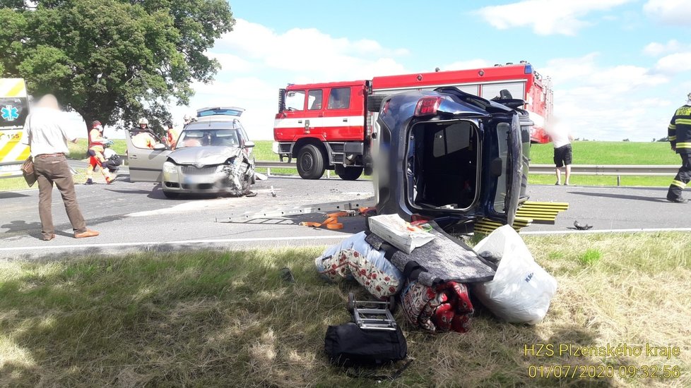 Řidič dacie na Tachovsku nedal přednost škodovce.