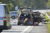 Tragická bouračka na Plzeňsku: Srazila se čtyři auta, řidička jednoho z nich nepřežila