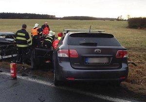 Otřesná nehoda na Mladoboleslavsku: Po čelním střetu museli resuscitovat dítě! (ilustrační foto)