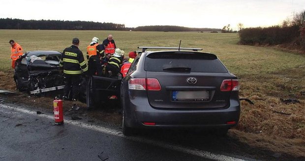 Otřesná nehoda na Mladoboleslavsku: Po čelním střetu museli resuscitovat dítě! (ilustrační foto)