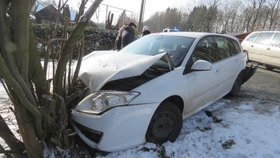Tři auta se srazila u Domažlic.