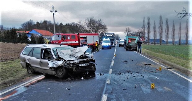 Bouračku na Klatovsku řidič (†37) osobáku nepřežil.