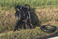 Na Plzeňsku boural motorkář v protisměru: Letěl pro něj záchranářský vrtulník