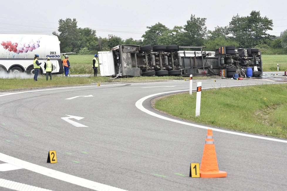 Dopravu u Břeclavi komplikovala další nehoda cisterny, která převážela dusík.