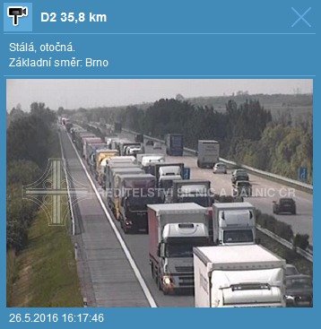Dálnici D2 na 46. kilometru ve směru na Bratislavu zablokovala nehoda dvou kamionů. Nehodu nepřežil jeden z řidičů.