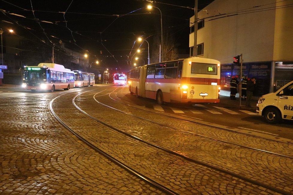 Policisté hledají svědky dopravní nehody, která se stala ve čtvrtek 21. listopadu večer u brněnského Semilassa.