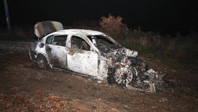 Nehodu v Českých Budějovicích nepřežil řidič: Uhořel v autě po nárazu do svodidel (ilustrační foto)