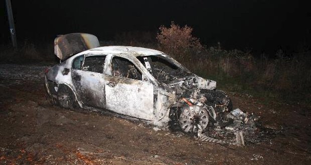 Nehodu v Českých Budějovicích nepřežil řidič: Uhořel v autě po nárazu do svodidel