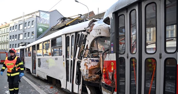 Tři nehody tramvají v Brně: Dvě se srazily, jedna smetla cyklistu a jedna vykolejila 