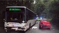 Devatenáctiletý řidič felicie způsobil podle policie 11. srpna večer nehodu u Ochozu u Brna, kde po srážce osobního auta s autobusem zemřel ve vozidle osmnáctiletý spolujezdec. Mladík jel příliš rychle a nepřizpůsobil jízdu mokré vozovce po dešti.