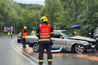 Hromadný karambol v Motole: Na dopravní tepně se vybouralo 5 aut, pro zraněné jela sanitka