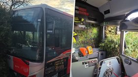 Nehoda autobusu v Bukovanech (2. 4. 2026)
