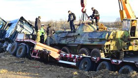 Při střetu náklaďáku a osobáku u Čáslavi zasahovaly dva vrtulníky.