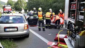 Při nedělním čelním střetu dvou osobních aut u Letovic se těžce zranil jeden z řidičů (45), další dva účastníci nehody vyvázli s lehkou újmou na zdraví. Cesta zůstala téměř tři hodiny uzavřená.