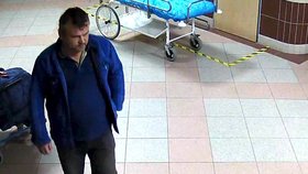 Neznáte ho? Tento muž je důležitým svědkem, který by mohl objasnit okolnosti zranění chodkyně na Černovické ulici v Brně.