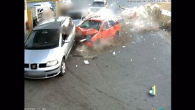 Řidič Fabie zdemoloval čerpací stanici v Popovicích na Brněnsku