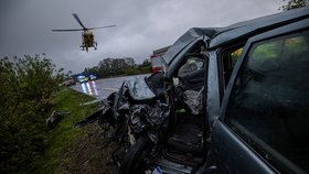 Na obchvatu České Skalice na Náchodsku došlo k nehodě kamionu, autobusu a dvou aut. (20.4.2024)