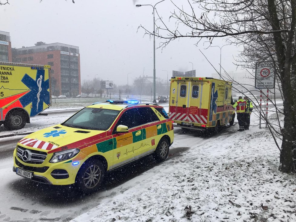 Nehoda dvou autobusů na Chodově si vyžádala sedm zraněných