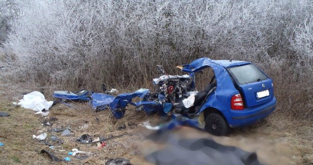 Tragická nehoda na Tachovsku: Dva lidé zemřeli po srážce s kamionem