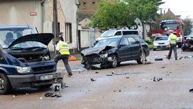 Na Plzeňsku se srazila hned tři auta, posádky měly obrovské štěstí