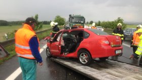 Tragédie na Benešovsku: Po srážce s cisternou zemřel řidič osobáku