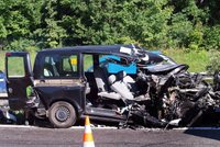 Tragická nehoda na Chebsku: Muž zemřel na místě, žena s dítětem jsou zranění