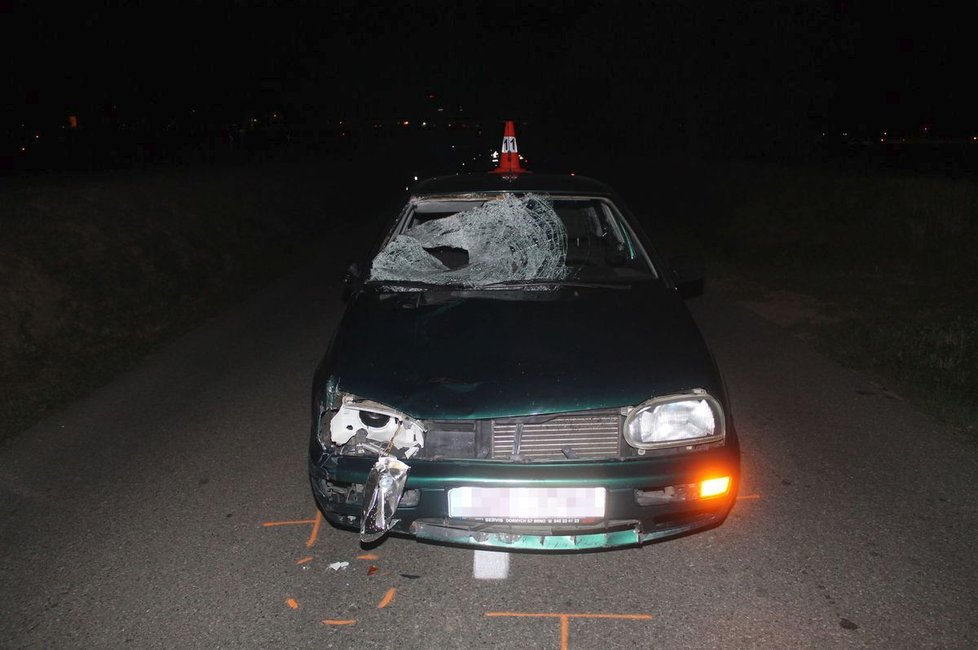 Cyklista doplatil mezi Kyjovem a Bukovany na svou nezodpovědnost. Neměl světlo, ani reflexní prvky. Srazilo ho osobní auto.