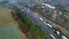 Nehoda na 21. kilometru na dálnici D1 ve směru na Brno z dronu