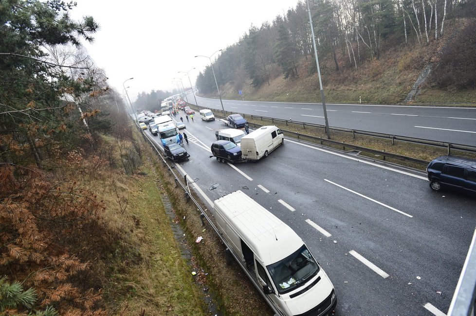 Nehoda na 21. kilometru na dálnici D1 ve směru na Brno