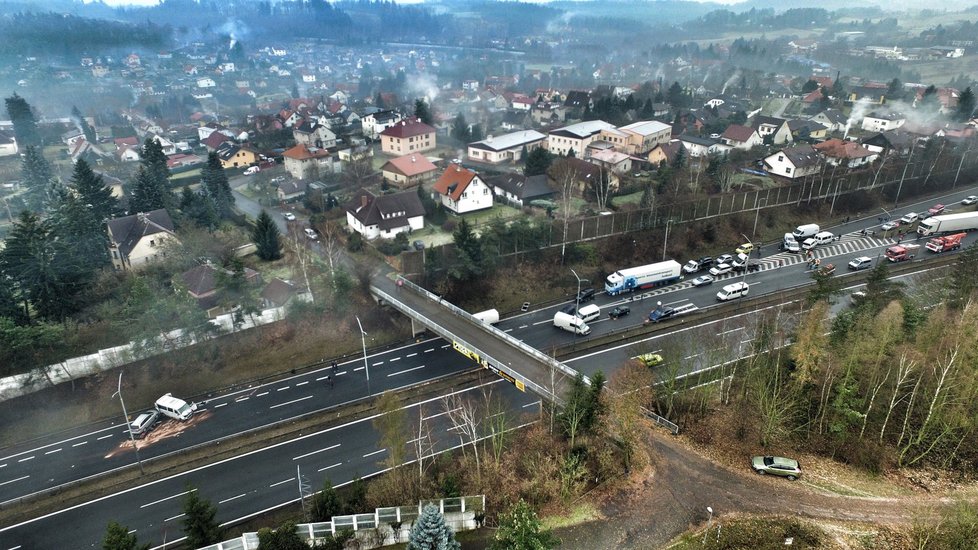 Nehoda na 21. kilometru na dálnici D1 ve směru na Brno z dronu