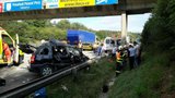 Kilometrové kolony na D1 se pomalu rozjíždí: Po srážce kamionu a osobáku jeden mrtvý a 6 zraněných