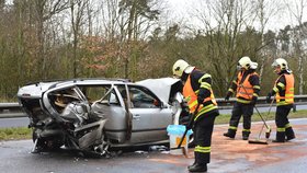 D10 ve směru na Turnov na 32. km uzavřena kvůli nehodě, čtyři zranění.