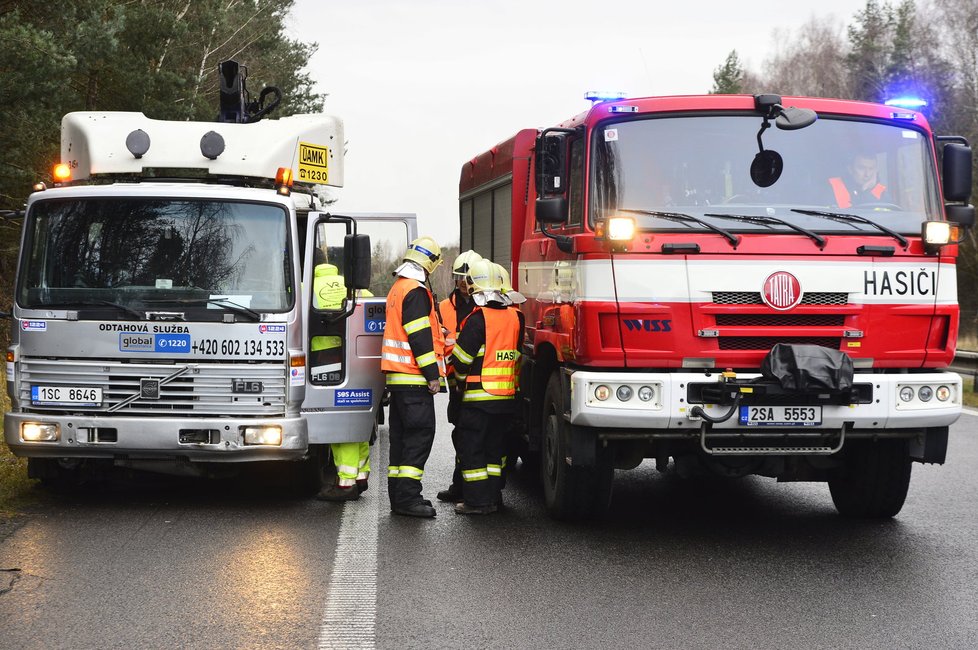 Nehoda se stala na 32. kilometru D10 směrem na Turnov.