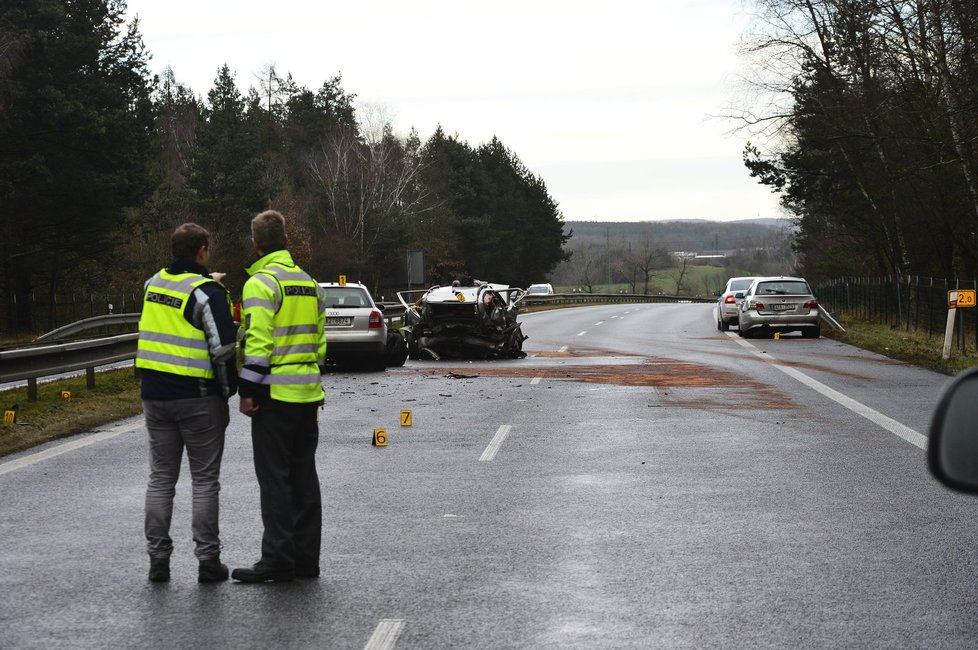 Policie za nehodu viní Martina z Blatné, měl vybržďovat pomalý vůz.