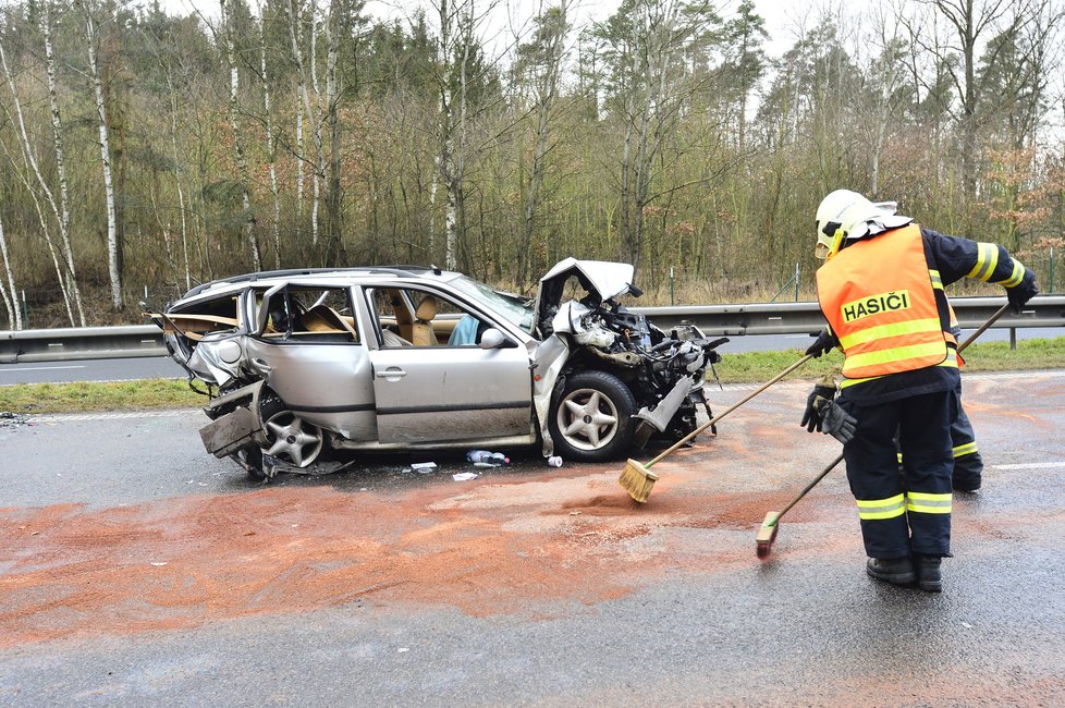 Nehoda se stala na 32. kilometru D10 směrem na Turnov.