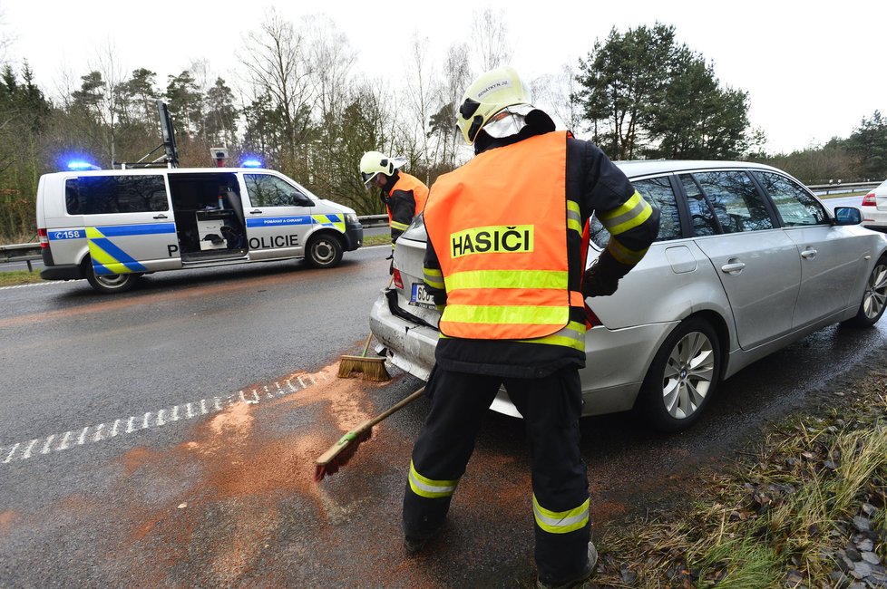 Nehoda se stala na 32. kilometru D10 směrem na Turnov.