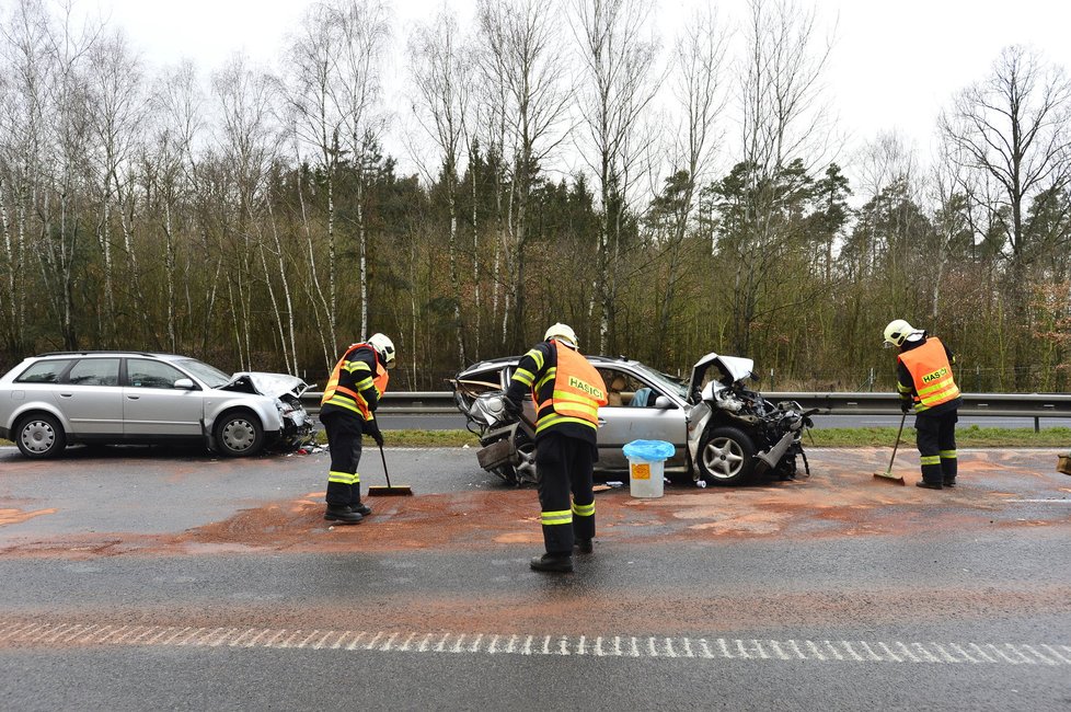 Nehoda se stala na 32. kilometru D10 směrem na Turnov.
