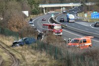 Hromadná nehoda na D10: Srazila se tři osobní auta!