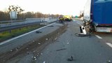 Nehoda zastavila dálnici D2 na Slovensko: Řidič osobáku usnul, napálil zezadu do kamionu