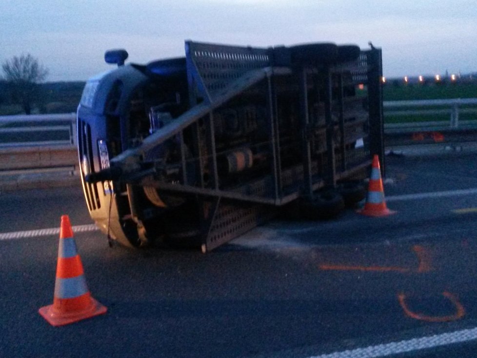 Nehoda zastavila dopravu na dálnici D2 v obou směrech.