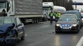 Hromadná nehoda zablokovala provoz na dálnici D5